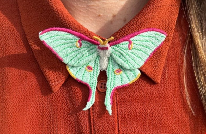 Originele brievenbuscadeaus met wellness vrolijke post broches en kleine cadeautjes